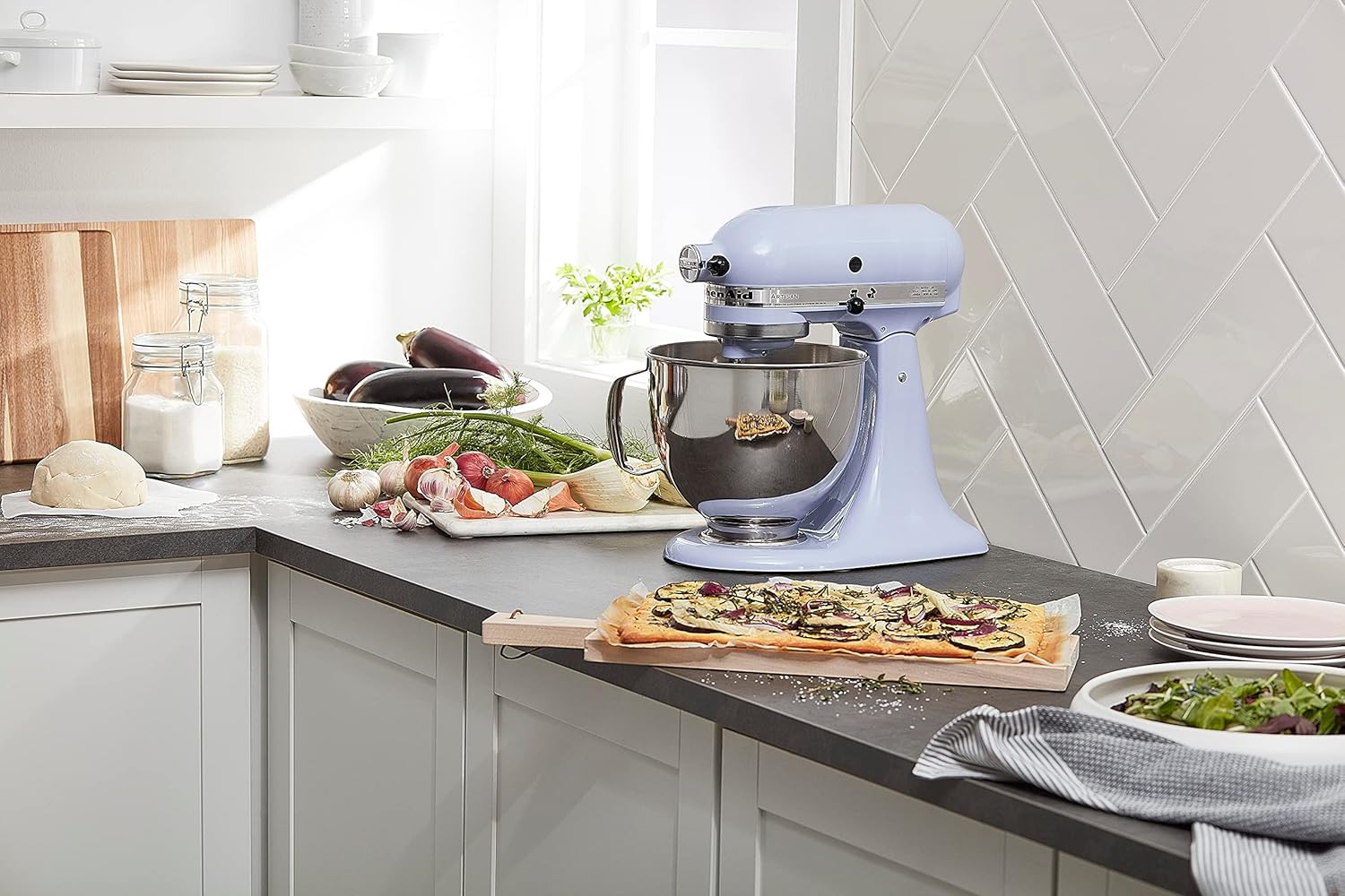 KitchenAid Artisan Series 5 Quart Tilt Head Stand Mixer with Pouring Shield KSM150PS, Cast Iron - Image 77