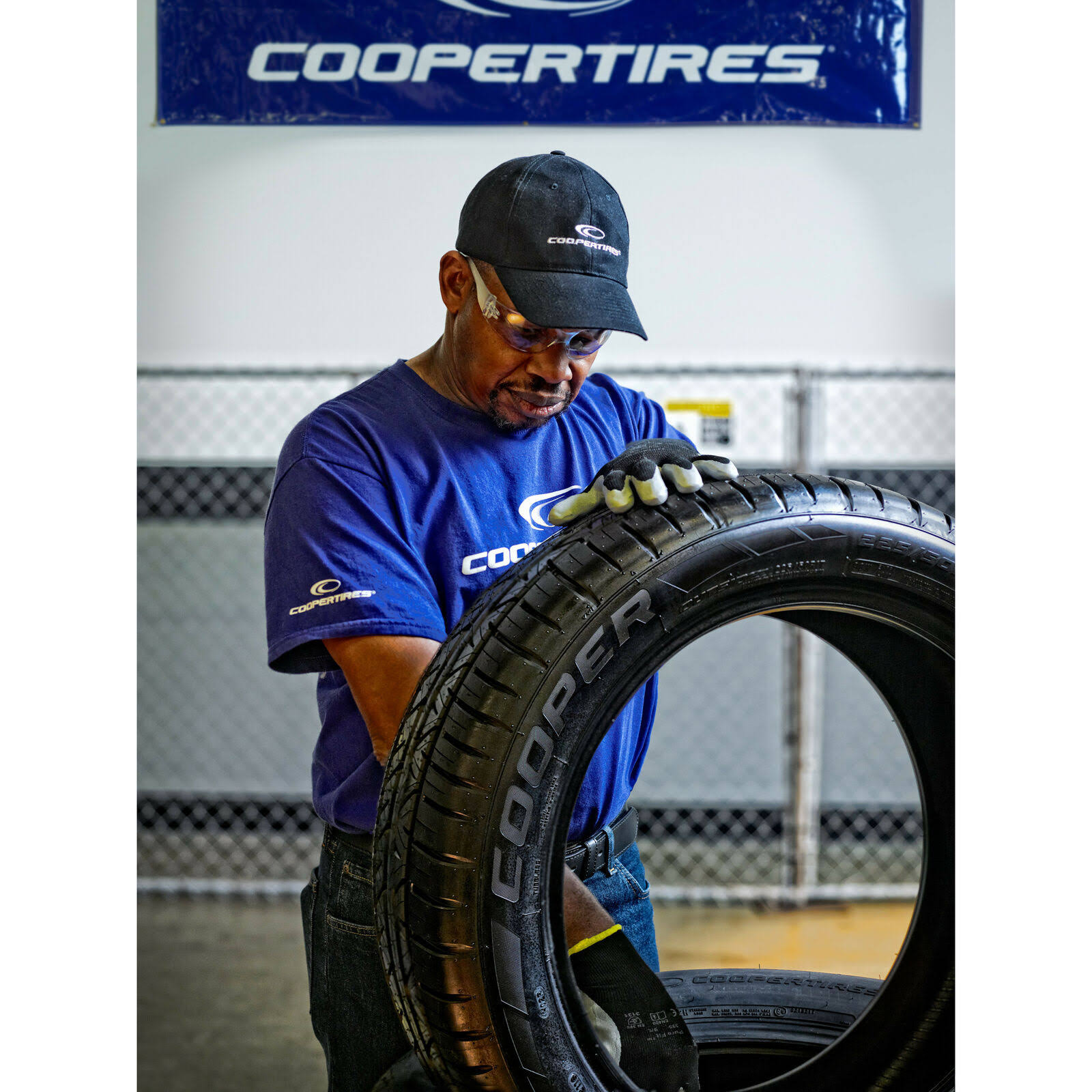 Cooper Evolution Tour All Season Tire – 225/65R16 100T - Image 6