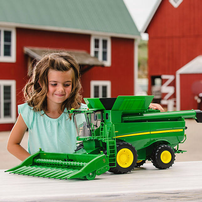 1:16 Big Farm John Deere S690 Combine with Corn and Draper Head 47101 - Image 5